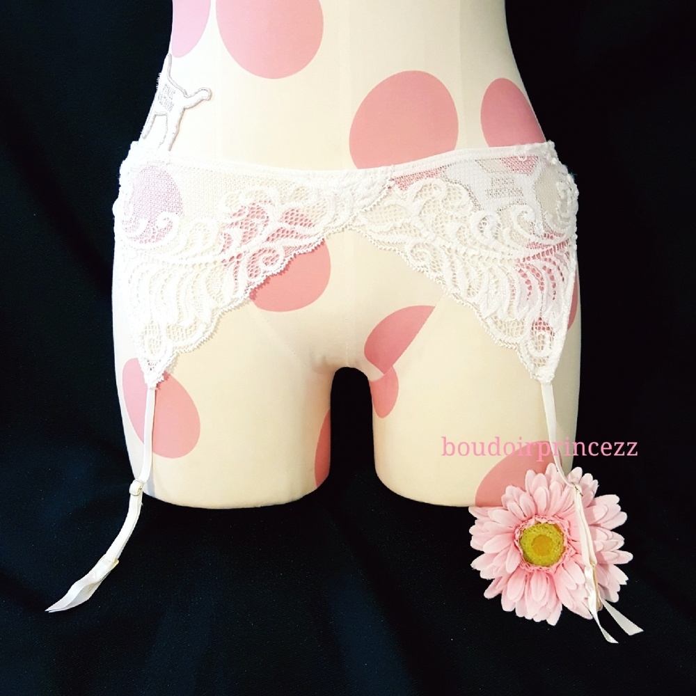 🌹 Natori white garter belt i do bridal